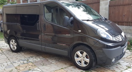 Renault Trafic Passenger (9 seats)